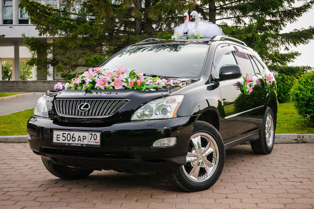 Авто томск. Lexus rx330 на свадьба. Машины свадьба Лексус 300. Украшение джипа на свадьбу. Свадебные украшения на джип.